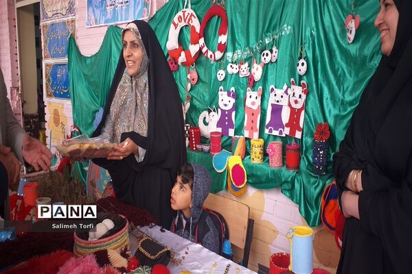 جشنواره صنایع دستی و غذاهای سنتی به میزبانی هنرستان کاردانش طوبی در شهرستان حمیدیه
