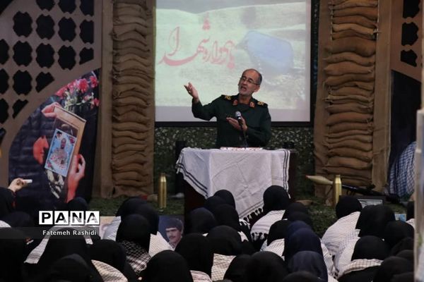 یادواره شهید در دبیرستان نجمه قم