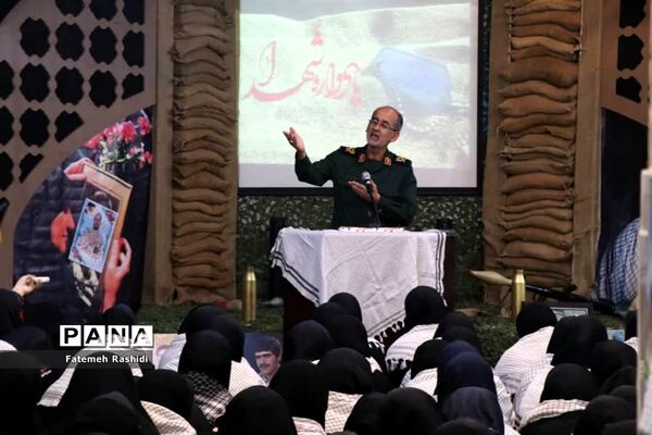 یادواره شهید در دبیرستان نجمه قم