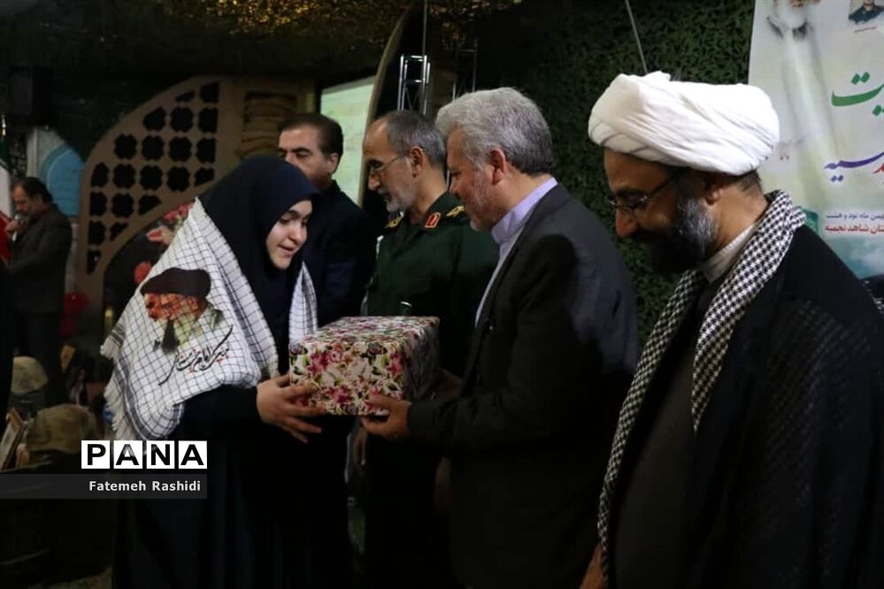 یادواره شهید در دبیرستان نجمه قم