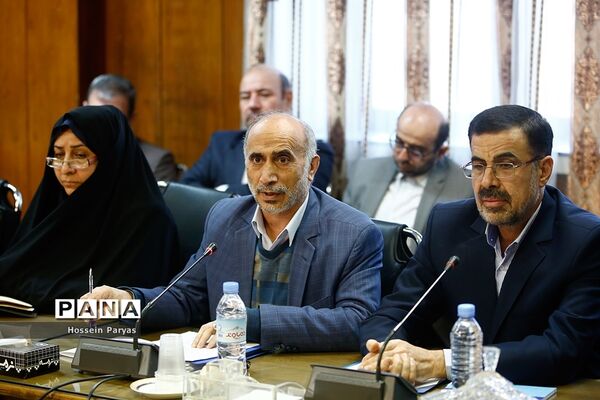 نشست صمیمی وزیر آموزش و پرورش با مدیران و کارکنان سازمان نهضت سواد آموزی
