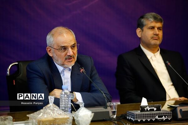 نشست صمیمی وزیر آموزش و پرورش با مدیران و کارکنان سازمان نهضت سواد آموزی