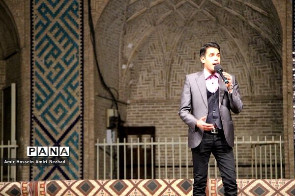 اجرای سرود نمایشی در میدان امیرچخماق یزد