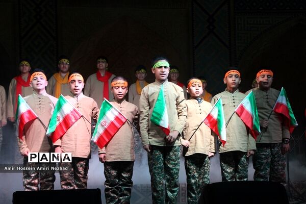 اجرای سرود نمایشی در میدان امیرچخماق یزد