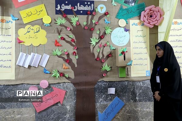 افتتاحیه هشتمین نمایشگاه دانش آموزی مدرسه انقلاب