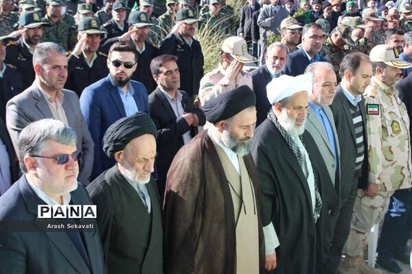 تجدید پیمان مردم شهرستان بیرجند با سالگرد اولین روز ورود امام خمینی