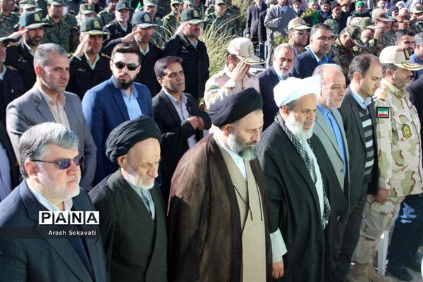 تجدید پیمان مردم شهرستان بیرجند با سالگرد اولین روز ورود امام خمینی