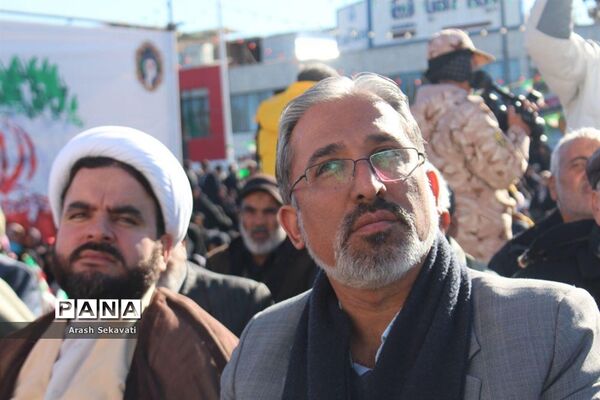 تجدید پیمان مردم شهرستان بیرجند با سالگرد اولین روز ورود امام خمینی