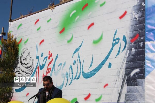 تجدید پیمان مردم شهرستان بیرجند با سالگرد اولین روز ورود امام خمینی
