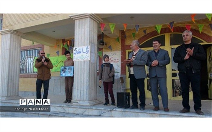 برگزاری آیین نواختن زنگ انقلاب در فاروج