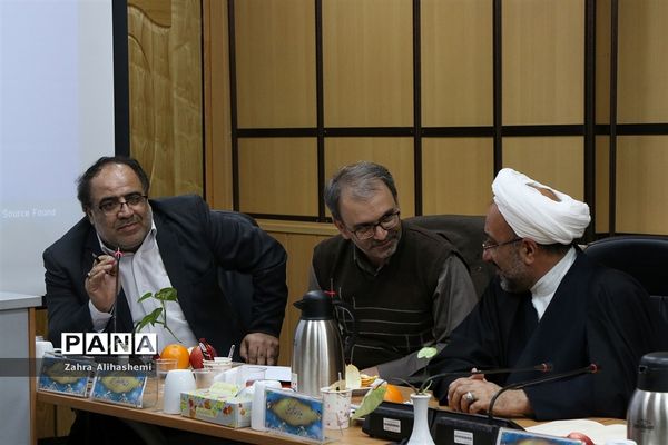 جلسه روسای مناطق نوزده گانه و شورای معاونان اداره‌کل آموزش و پرورش شهر تهران