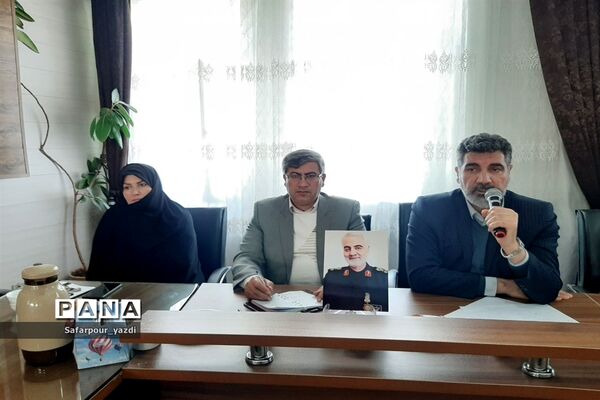 نشست هم اندیشی شوراهای دانش‌آموزی و پیشتازان در شهرستان شاهین دژ