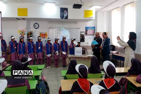 بازدید مسئولین سازمان دانش آموزی استان فارس از فعالیت ها و ابتکارات سازمان دانش‌آموزی نی ریز