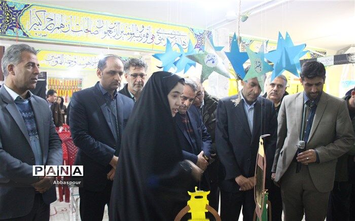 نمایشگاه مدرسه انقلاب در آموزشگاه شاهد نجابت  برپا شد