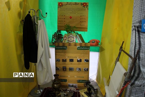 افتتاح نمایشگاه مدرسه انقلاب در آموزشگاه دخترانه شاهد نجابت