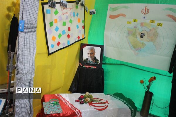 افتتاح نمایشگاه مدرسه انقلاب در آموزشگاه دخترانه شاهد نجابت