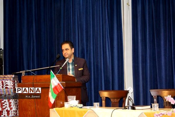 تجلیل از برگزیدگان دلنوشته دانش‌آموزی سومین دوره بازدید از تامین اجتماعی