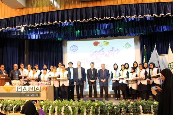 تجلیل از برگزیدگان دلنوشته دانش‌آموزی سومین دوره بازدید از تامین اجتماعی