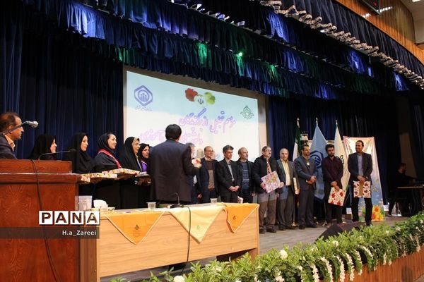 تجلیل از برگزیدگان دلنوشته دانش‌آموزی سومین دوره بازدید از تامین اجتماعی