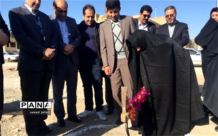 کلنگ احداث مدرسه خیری حاج مهدی حاجی زاده به زمین زده شد
