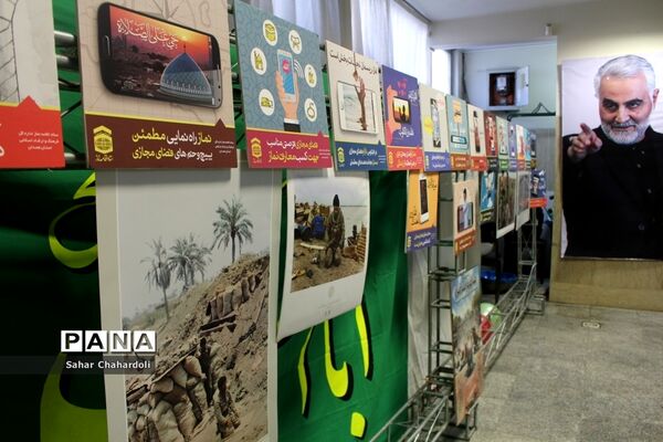 برگزاری نمایشگاه مدرسه انقلاب در دبیرستان دخترانه علمی همدان