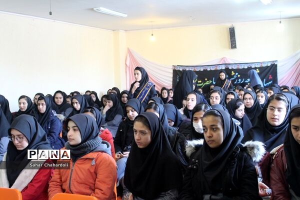 مراسم بزرگداشت سردار سلیمانی در مدرسه نرگس همدان