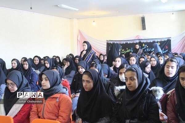 مراسم بزرگداشت سردار سلیمانی در مدرسه نرگس همدان