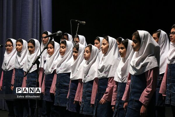 تجلیل از برگزیدگان سی و هفتمین دوره مسابقات فرهنگی، هنری و ادبی دانش آموزان و مدارس تهران