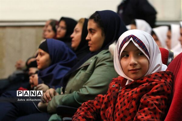 تجلیل از برگزیدگان سی و هفتمین دوره مسابقات فرهنگی، هنری و ادبی دانش آموزان و مدارس تهران