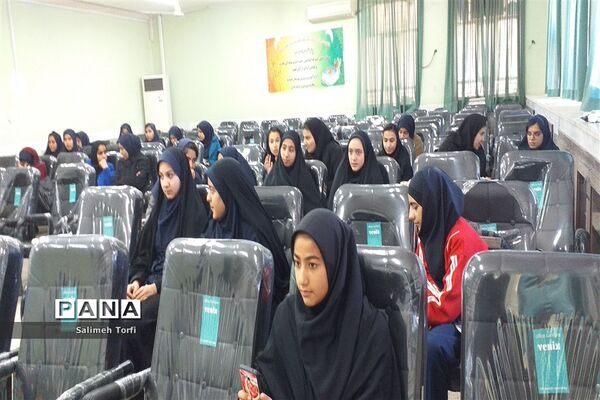 برگزاری مسابقه روانخوانی و مشاعره بین دانش آموزان متوسطه اول شهرستان حمیدیه