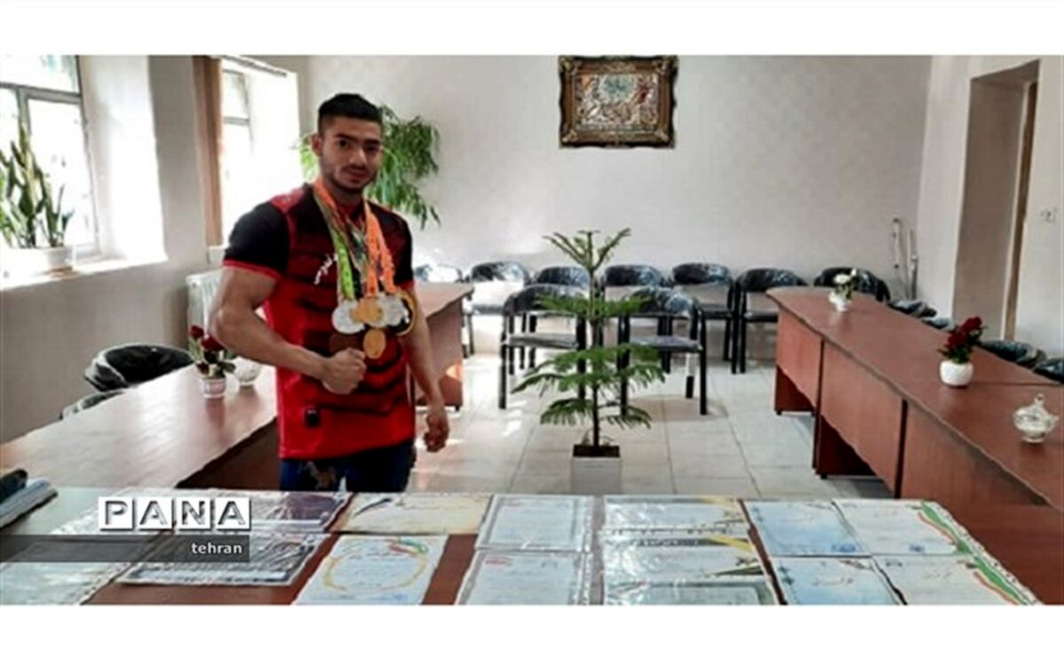 قهرمانی پرورش اندام ایران توسط هنرجوی منطقه 11