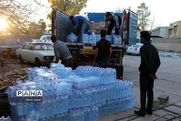 ارسال کمک‌های فرهنگیان و دانش‌آموزان  فارس به  استان سیستان و بلوچستان