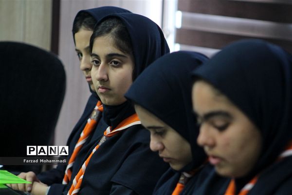 دیدار منتخبین تشکل‌های دانش آموزی با بخشدار چهاردانگه