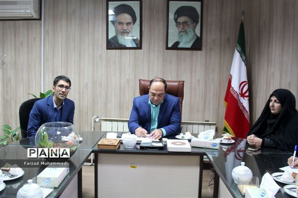 دیدار منتخبین تشکل‌های دانش آموزی با بخشدار چهاردانگه
