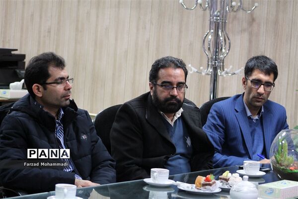دیدار منتخبین تشکل‌های دانش آموزی با بخشدار چهاردانگه