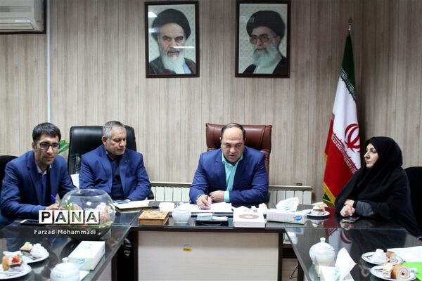 دیدار منتخبین تشکل‌های دانش آموزی با بخشدار چهاردانگه