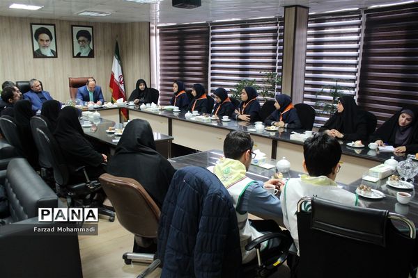 دیدار منتخبین تشکل‌های دانش آموزی با بخشدار چهاردانگه