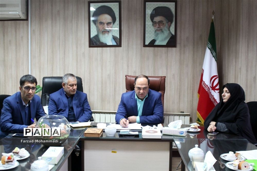 دیدار منتخبین تشکل‌های دانش آموزی با بخشدار چهاردانگه