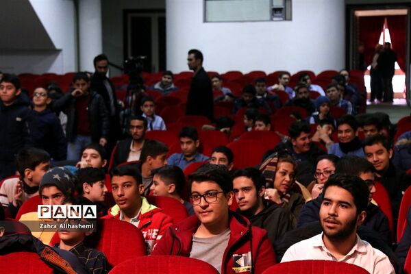 تجلیل از برگزیدگان سی و هفتمین دوره مسابقات فرهنگی، هنری و ادبی دانش آموزان و مدارس شهر تهران