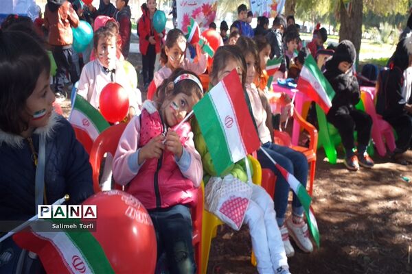 برگزاری جشن انقلاب مهدهای کودک بهزیستی باهمکاری کانون پرورشی فکری درشهرستان حمیدیه