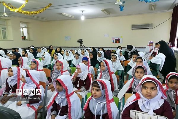 برگزاری جشن تکلیف دانش آموزان پایه سوم دبستان ام البنین شهرستان حمیدیه