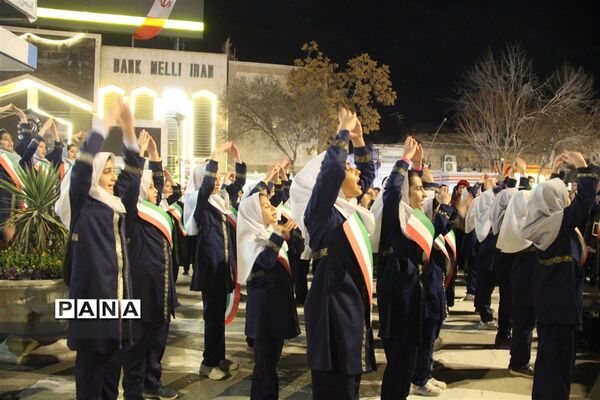 اجرای سرود خیابانی توسط دانش‌آموزان شهرستان بجنورد