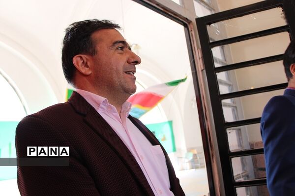 برپایی جشن انقلاب  در دبیرستان ماندگار ایرانشهر