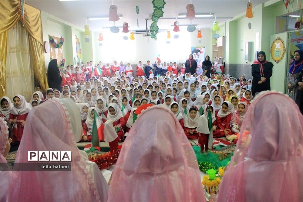 جشن دهه فجر در مدرسه تمام تشکیلاتی پنج تن آل عبا ناحیه 3 تبریز