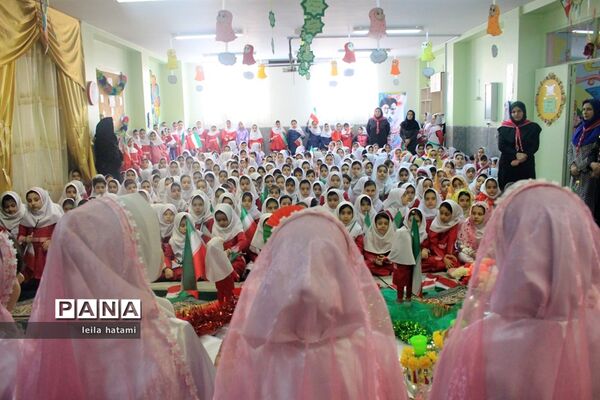 جشن دهه فجر در مدرسه تمام تشکیلاتی پنج تن آل عبا ناحیه 3 تبریز