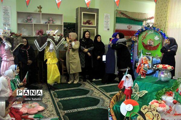 جشن دهه فجر در مدرسه تمام تشکیلاتی پنج تن آل عبا ناحیه 3 تبریز