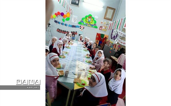 جشن انقلاب در پیش دبستانی سمیه منطقه 12