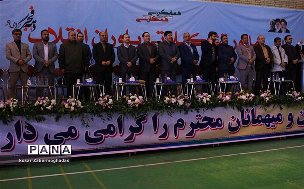 شما جوانان با توکل بر خدای متعال برای آبادانی این کشور باید قدم‌های استواری بردارید