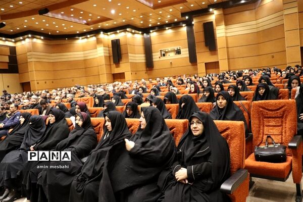 رونمایی از پوستر کنگره بین المللی مکتب شهید سلیمانی در تالار معلم تبریز