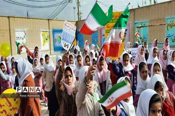 برگزاری آیین چهل و یکمین سالگرد پیروزی انقلاب اسلامی درمدارس شهرستان حمیدیه